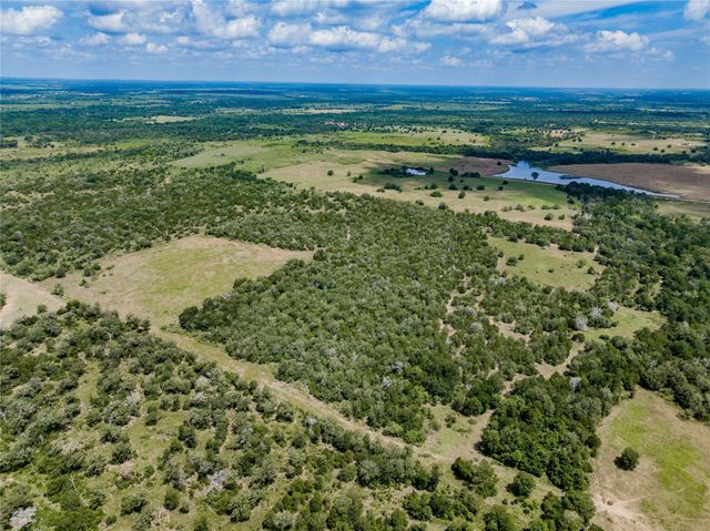 13 Armstrong Road, Flatonia, TX 78941