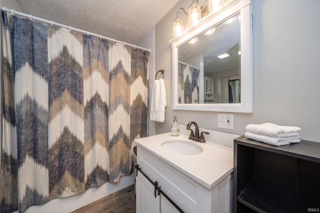 618 S 17Th Street, Elwood, IN 46036