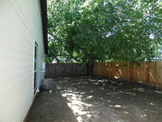 7400 Dixie DR B, Austin, TX 78744