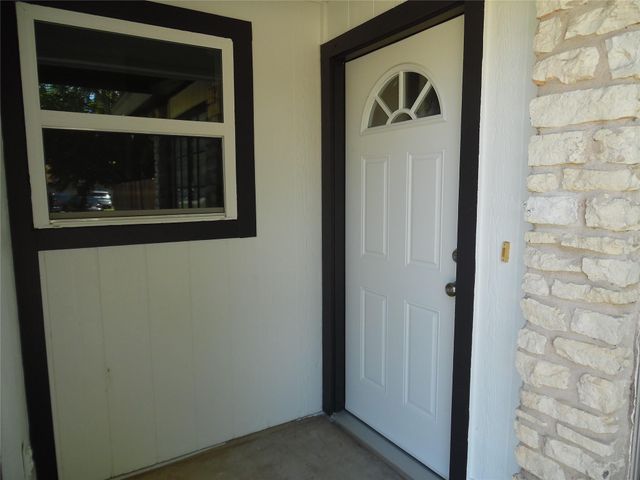 7400 Dixie DR B, Austin, TX 78744