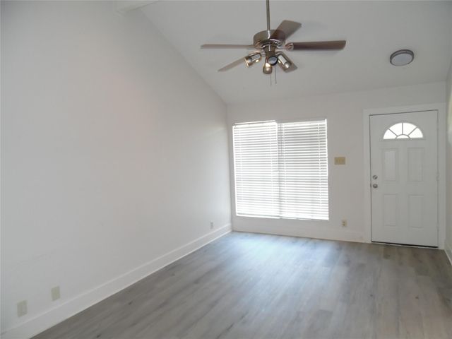 7400 Dixie DR B, Austin, TX 78744