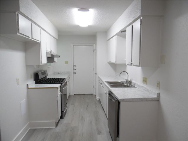 7400 Dixie DR B, Austin, TX 78744