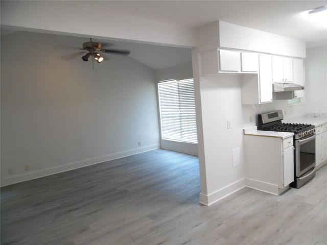 7400 Dixie DR B, Austin, TX 78744