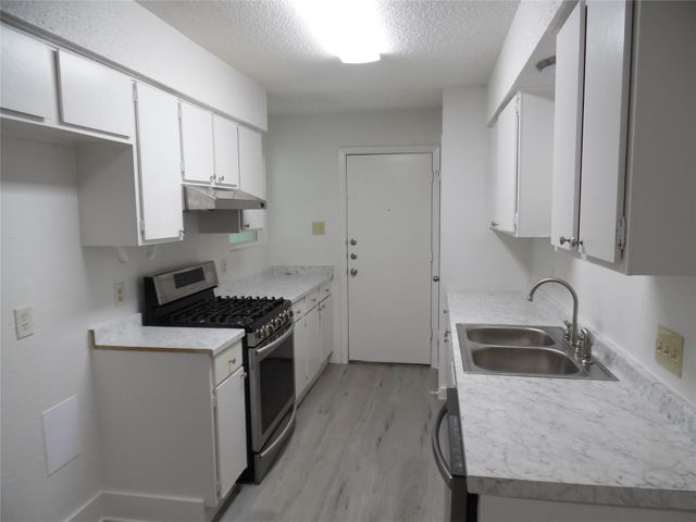 7400 Dixie DR B, Austin, TX 78744