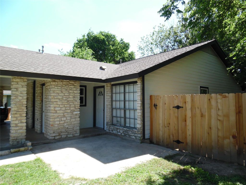 7400 Dixie DR B, Austin, TX 78744