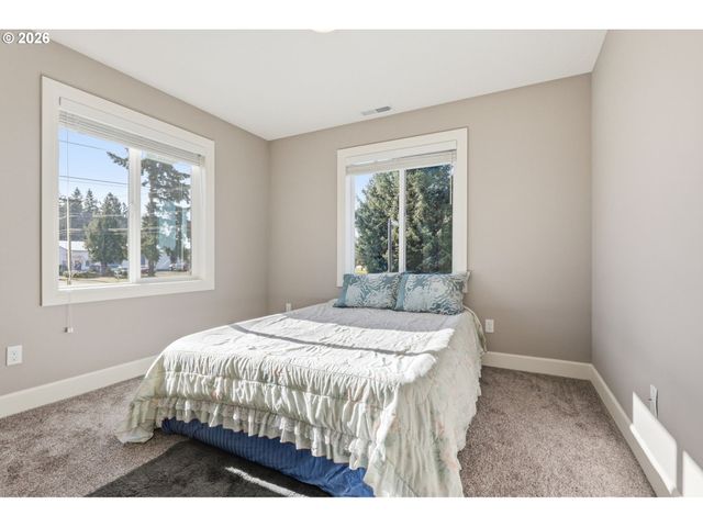 16994 UNIVERSITY Ave, Sandy, OR 97055