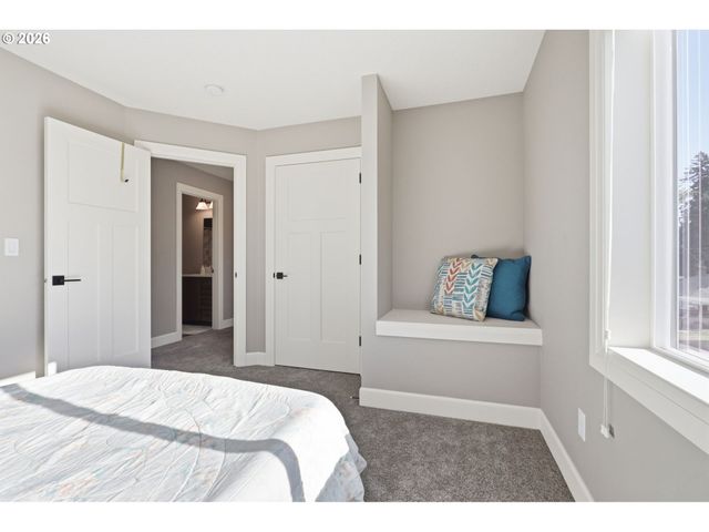 16994 UNIVERSITY Ave, Sandy, OR 97055