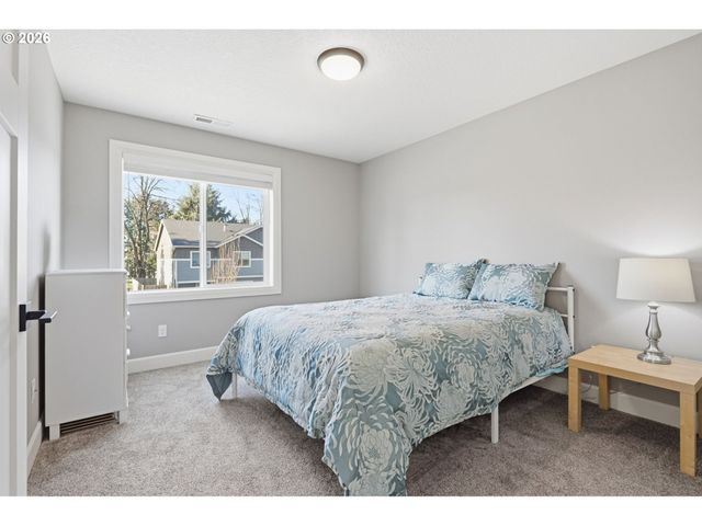 16994 UNIVERSITY Ave, Sandy, OR 97055