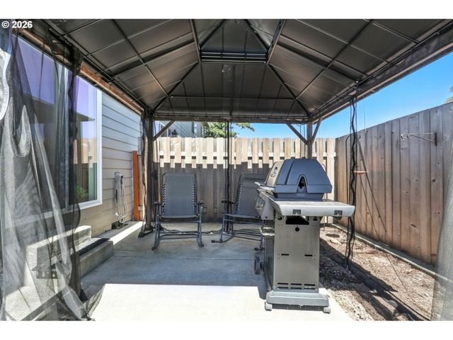 16994 UNIVERSITY Ave, Sandy, OR 97055