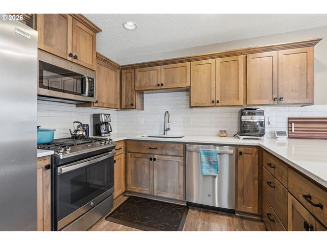 16994 UNIVERSITY Ave, Sandy, OR 97055