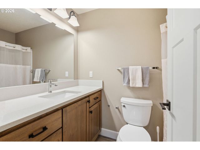 16994 UNIVERSITY Ave, Sandy, OR 97055