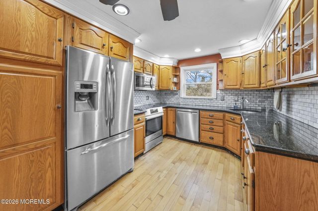 42 Bayberry Lane, Middletown, NJ 07748