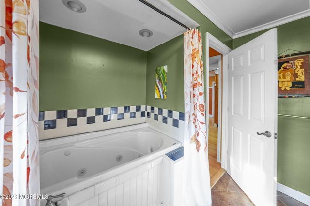 42 Bayberry Lane, Middletown, NJ 07748