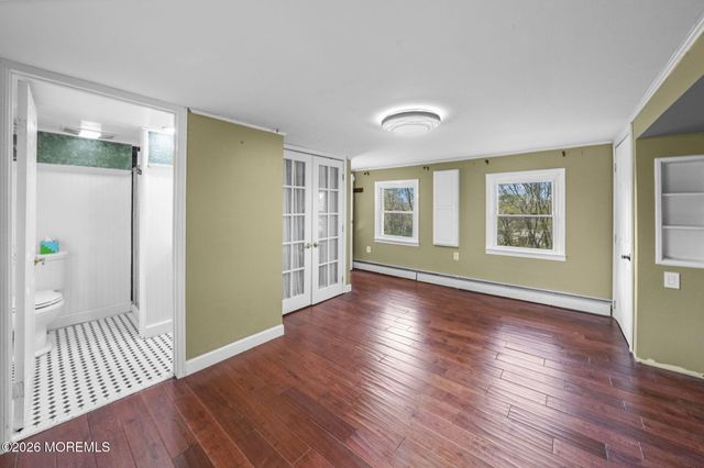 42 Bayberry Lane, Middletown, NJ 07748