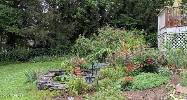 42 Bayberry Lane, Middletown, NJ 07748