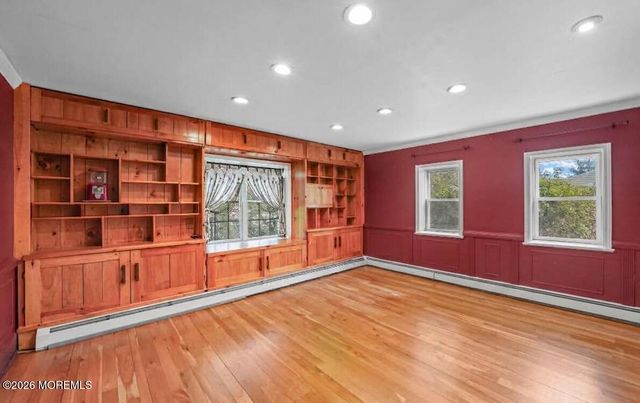 42 Bayberry Lane, Middletown, NJ 07748