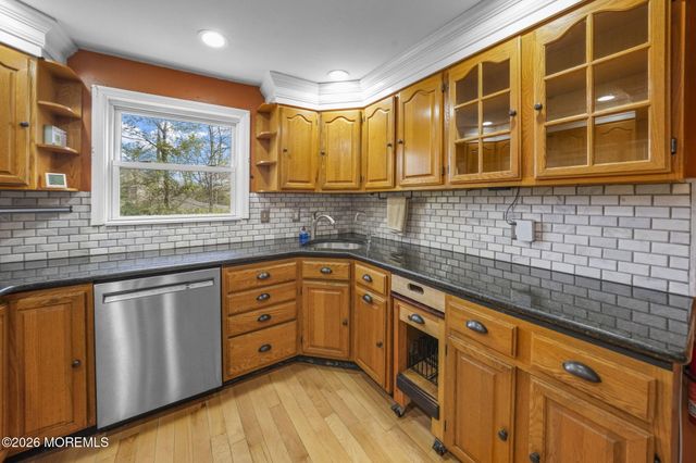 42 Bayberry Lane, Middletown, NJ 07748