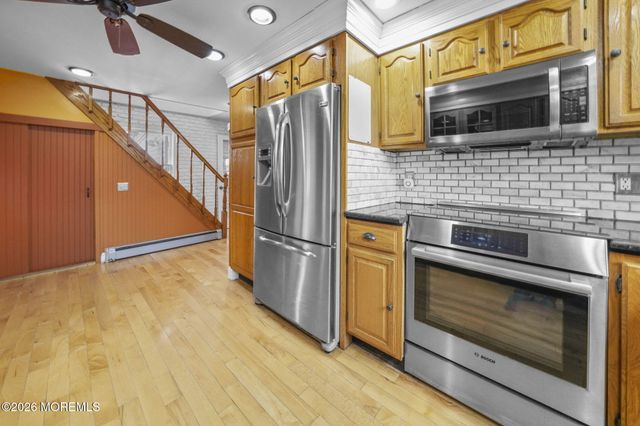 42 Bayberry Lane, Middletown, NJ 07748