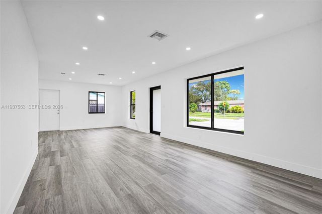 19720 NW 33rd Ave, Miami Gardens, FL 33056