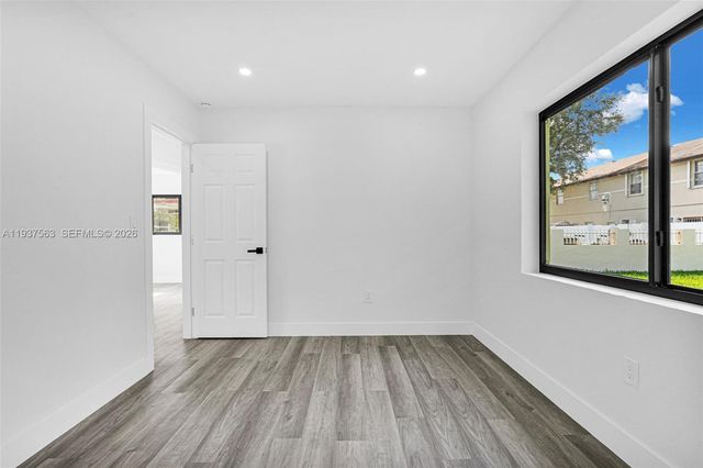 19720 NW 33rd Ave, Miami Gardens, FL 33056