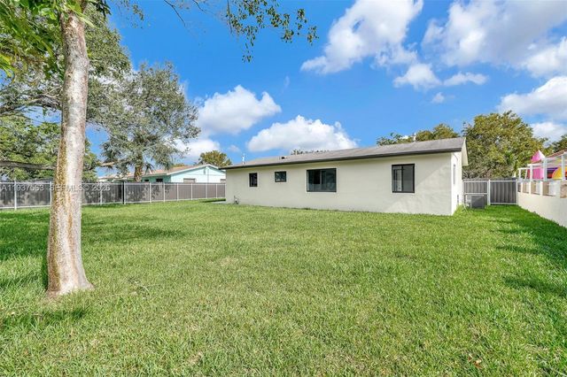 19720 NW 33rd Ave, Miami Gardens, FL 33056