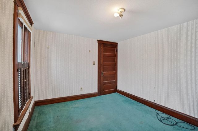 209 Kingsley Avenue, Waterloo, IA 50701