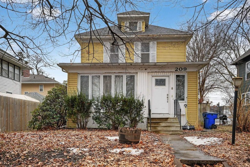 209 Kingsley Avenue, Waterloo, IA 50701