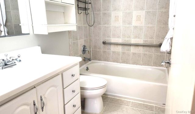 224 H Springmeadow Drive H, Holbrook, NY 11741