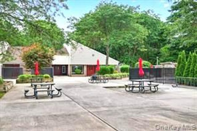 224 H Springmeadow Drive H, Holbrook, NY 11741