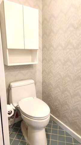 224 H Springmeadow Drive H, Holbrook, NY 11741