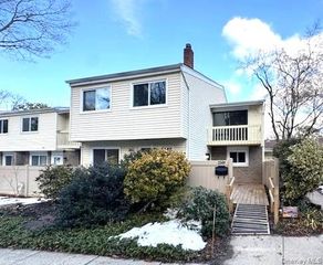 224 H Springmeadow Drive H, Holbrook, NY 11741