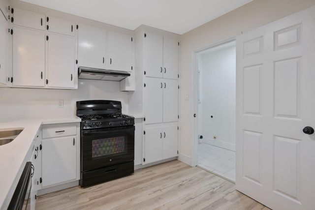 697 E Scott Avenue, Fresno, CA 93710