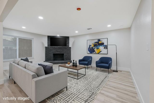 697 E Scott Avenue, Fresno, CA 93710