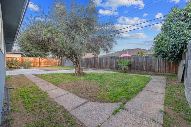 697 E Scott Avenue, Fresno, CA 93710