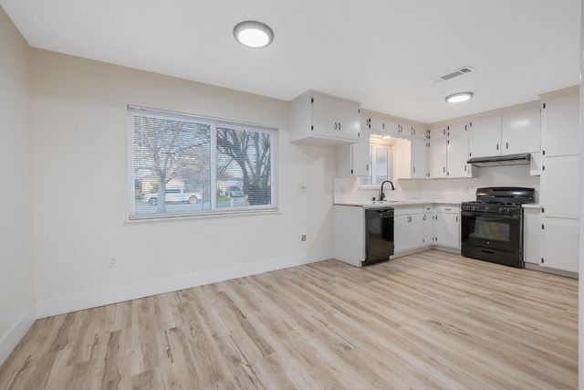 697 E Scott Avenue, Fresno, CA 93710