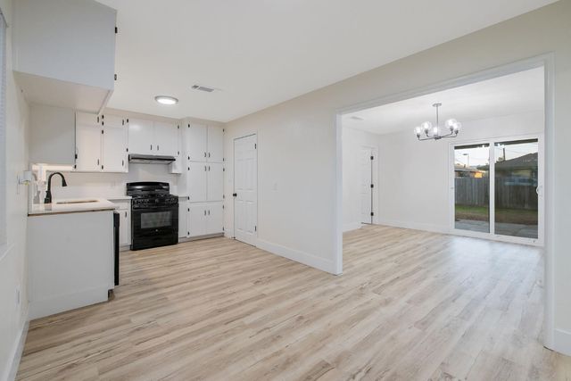 697 E Scott Avenue, Fresno, CA 93710