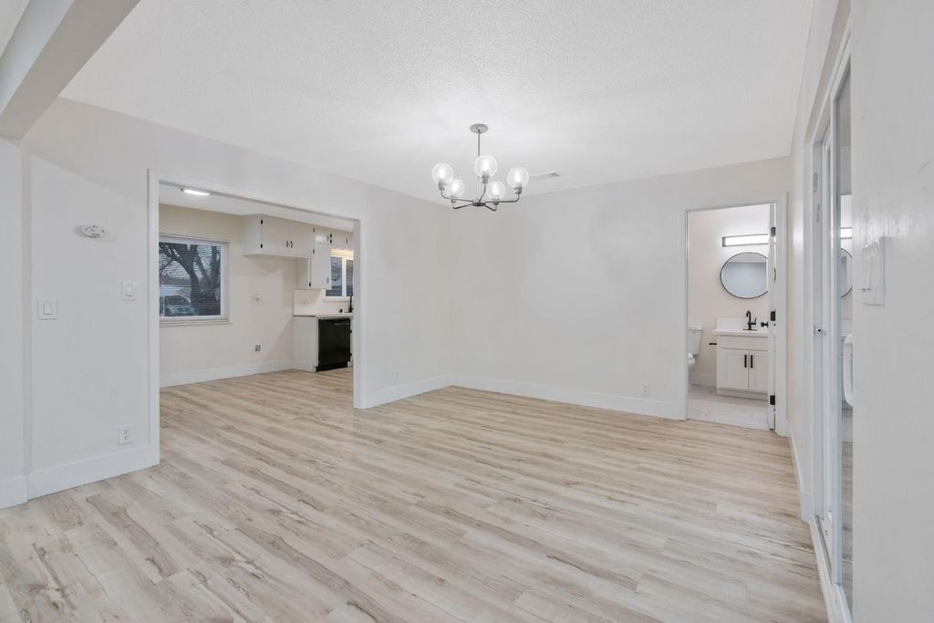 Image 17 of property listing at 697 E Scott Avenue, Fresno, CA 93710