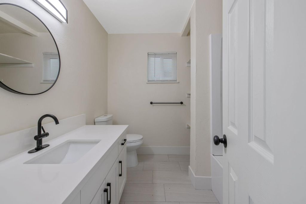 Image 31 of property listing at 697 E Scott Avenue, Fresno, CA 93710