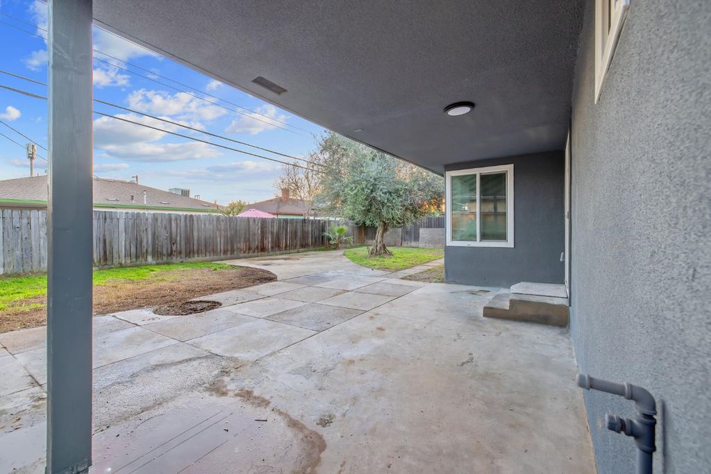 Image 39 of property listing at 697 E Scott Avenue, Fresno, CA 93710