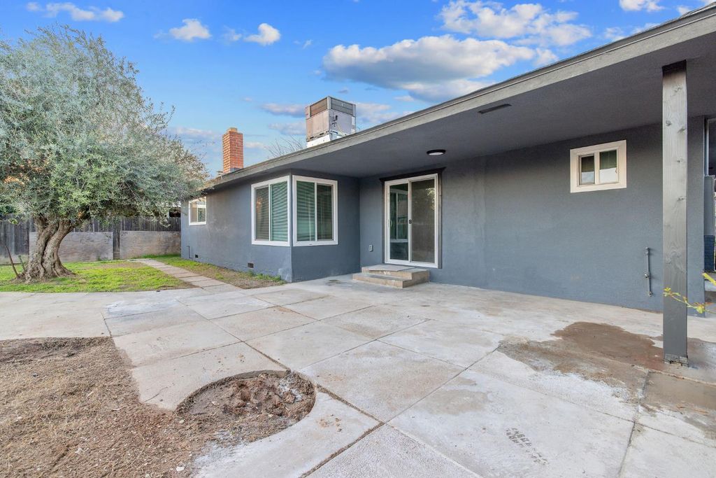 Image 40 of property listing at 697 E Scott Avenue, Fresno, CA 93710