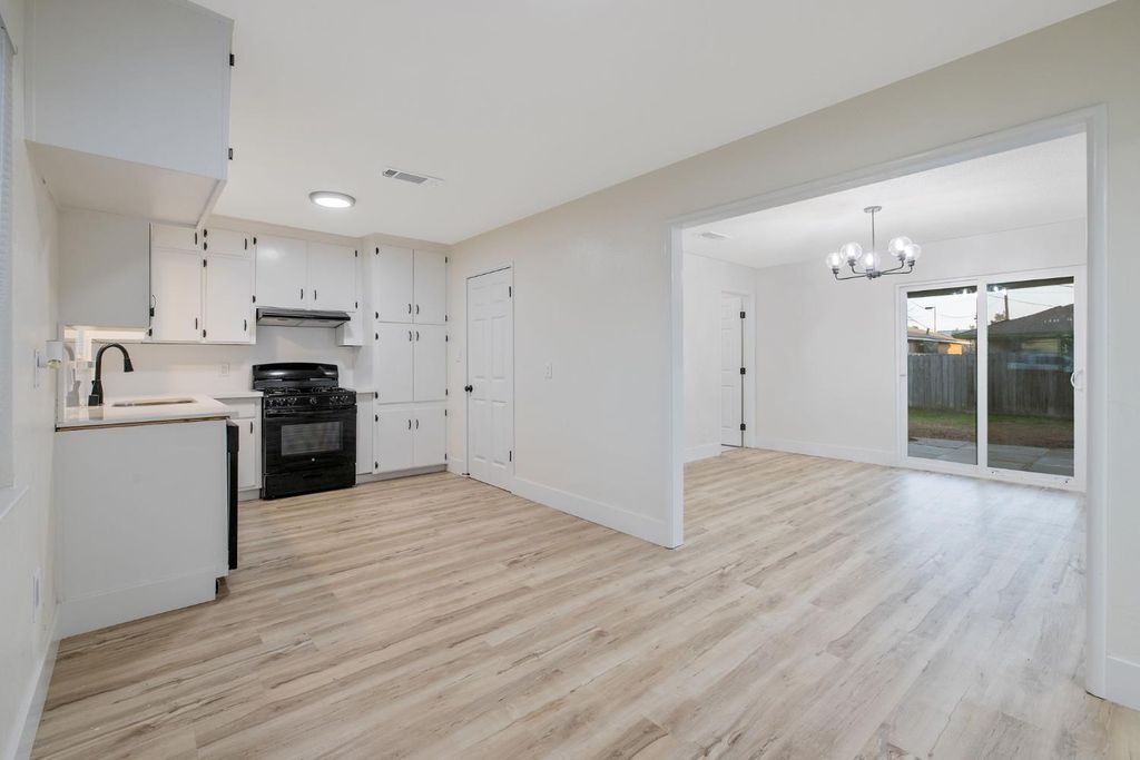 Image 9 of property listing at 697 E Scott Avenue, Fresno, CA 93710