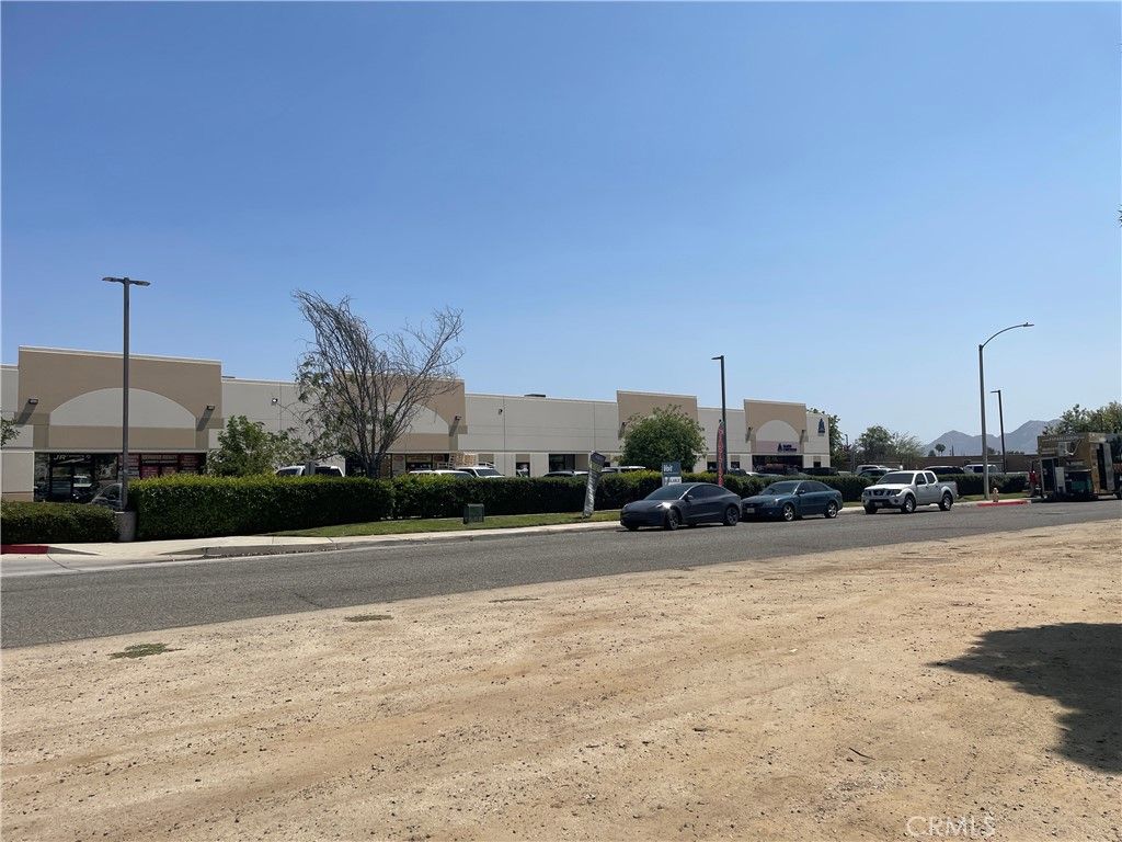 130 W Walnut ave A-17 Avenue, Perris, CA 92571 — photo 4