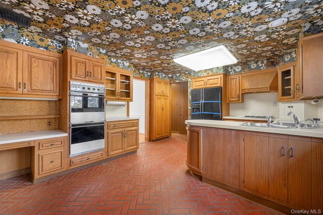 66 Deepdale Drive, Great Neck, NY 11021