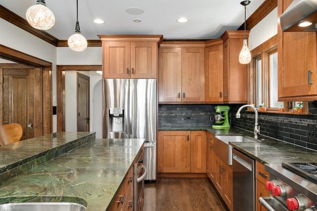1127 N Elmwood Avenue, Oak Park, IL 60302