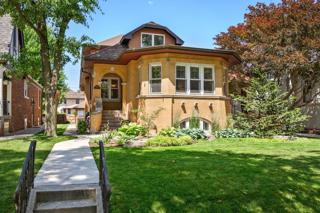 1127 N Elmwood Avenue, Oak Park, IL 60302
