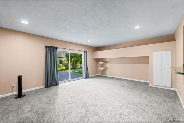 33165 Maplenut Street, Farmington, MI 48336