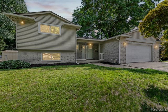 33165 Maplenut Street, Farmington, MI 48336