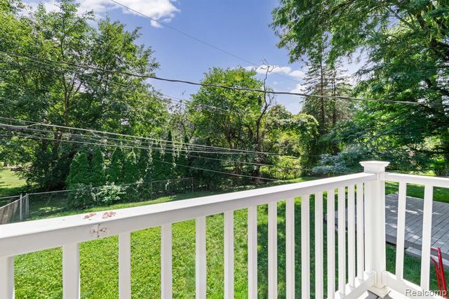 33165 Maplenut Street, Farmington, MI 48336