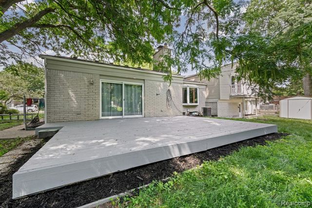 33165 Maplenut Street, Farmington, MI 48336