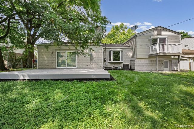 33165 Maplenut Street, Farmington, MI 48336